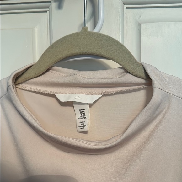 ‼️5/25 H&M Light pink Sleeveless Top - Picture 3 of 3